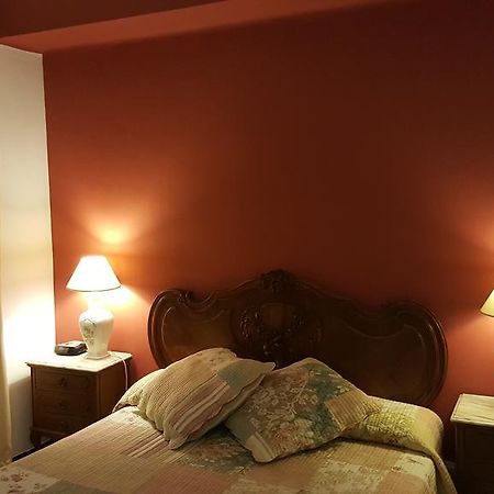 פלאמוס Hostal Residencia Catalina מראה חיצוני תמונה