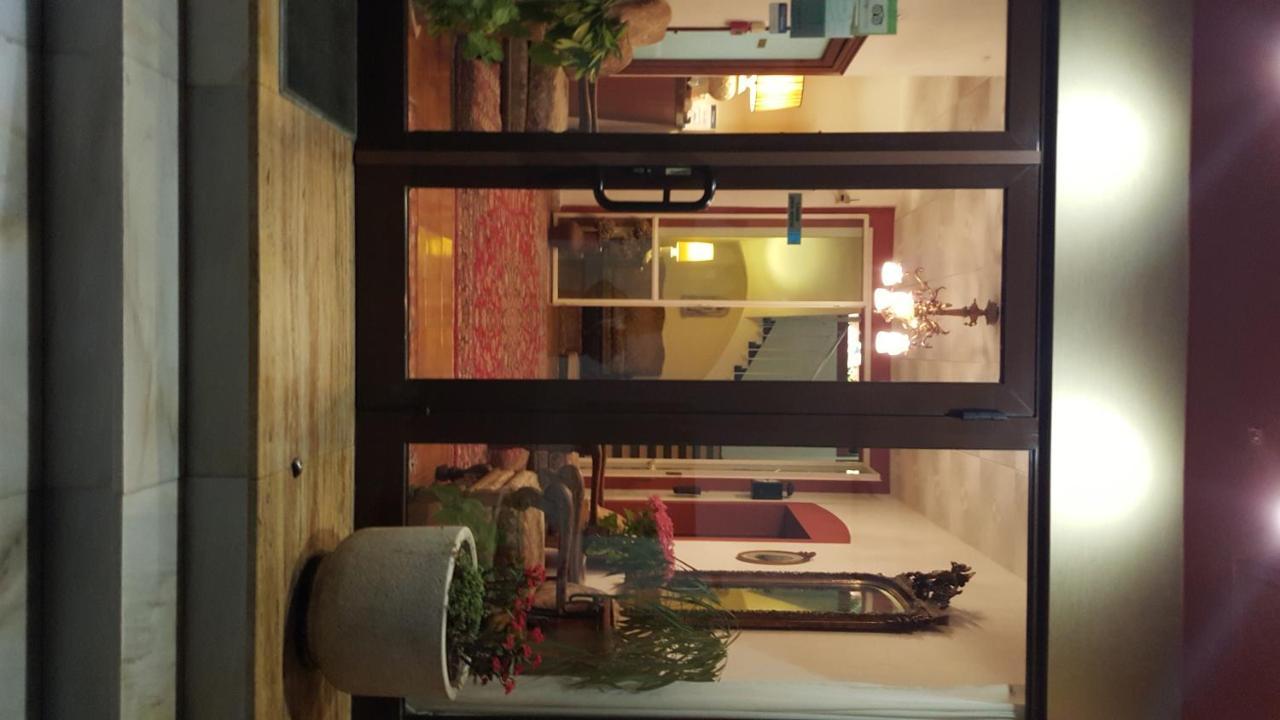 פלאמוס Hostal Residencia Catalina מראה חיצוני תמונה