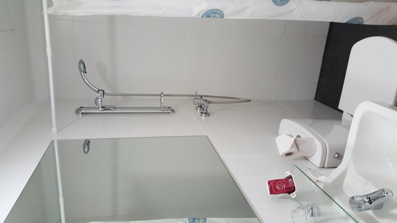 פלאמוס Hostal Residencia Catalina מראה חיצוני תמונה
