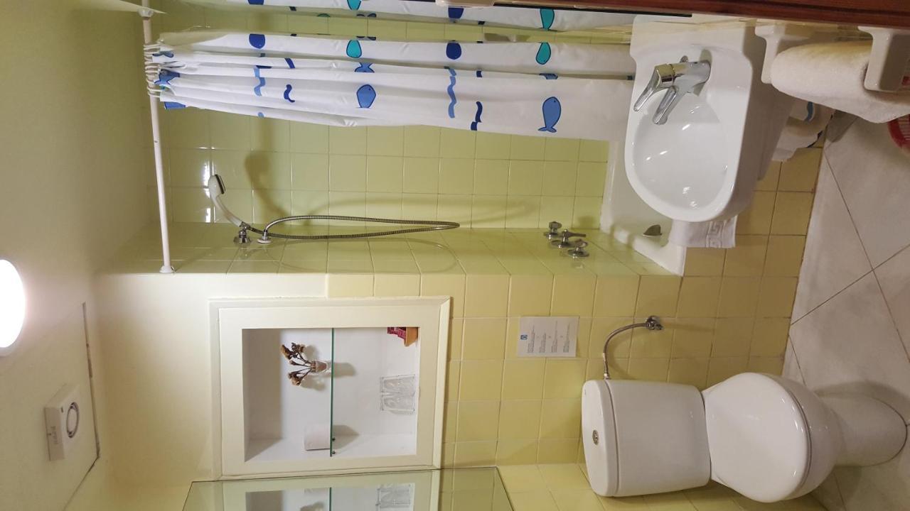 פלאמוס Hostal Residencia Catalina מראה חיצוני תמונה