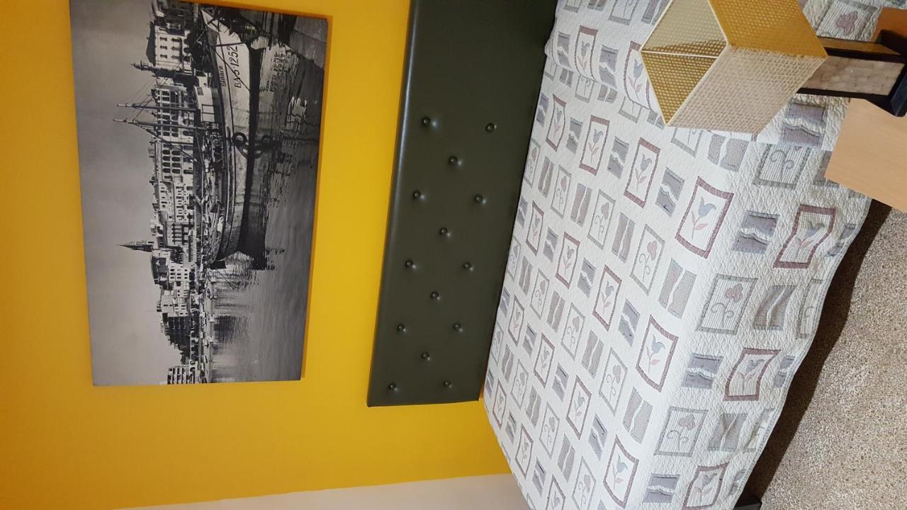פלאמוס Hostal Residencia Catalina מראה חיצוני תמונה