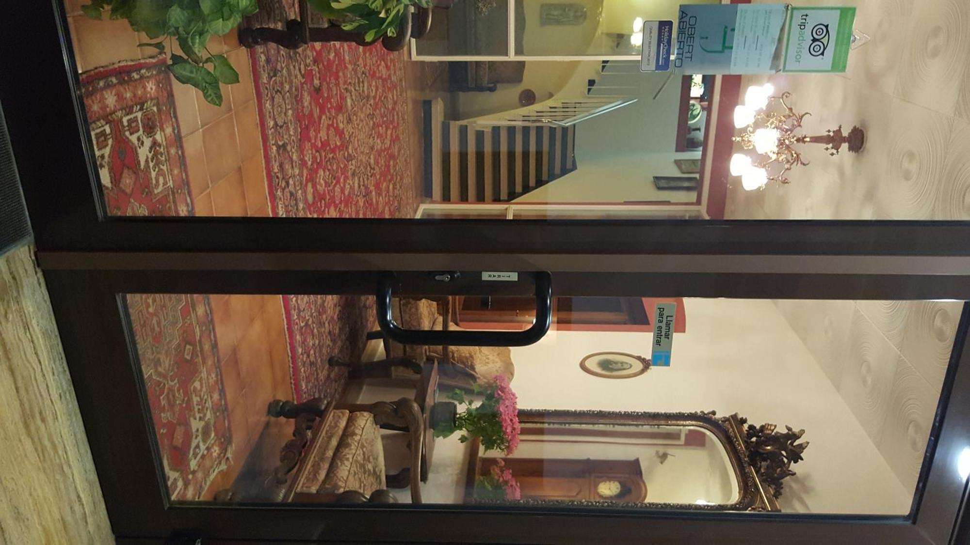 פלאמוס Hostal Residencia Catalina מראה חיצוני תמונה