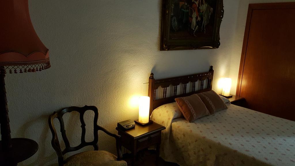 פלאמוס Hostal Residencia Catalina מראה חיצוני תמונה