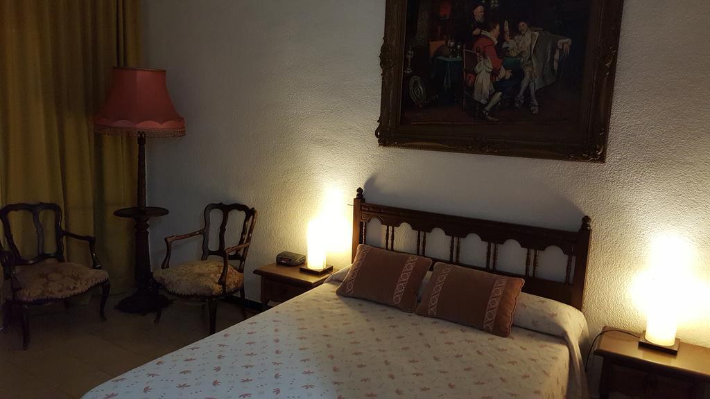 פלאמוס Hostal Residencia Catalina מראה חיצוני תמונה