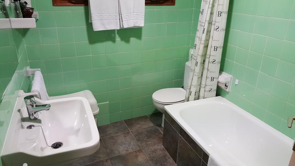 פלאמוס Hostal Residencia Catalina מראה חיצוני תמונה