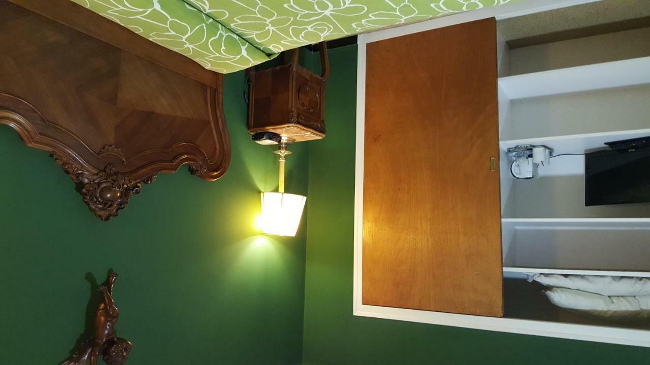 פלאמוס Hostal Residencia Catalina מראה חיצוני תמונה
