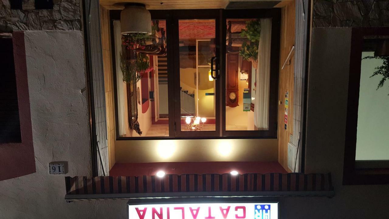 פלאמוס Hostal Residencia Catalina מראה חיצוני תמונה
