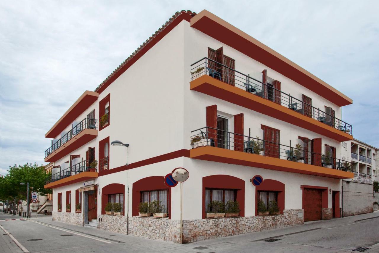 פלאמוס Hostal Residencia Catalina מראה חיצוני תמונה