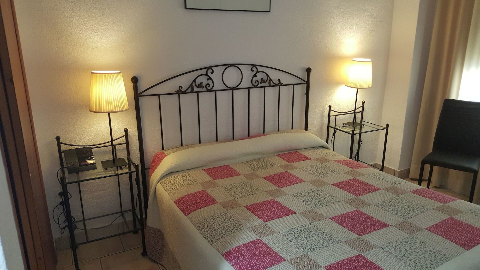 פלאמוס Hostal Residencia Catalina מראה חיצוני תמונה