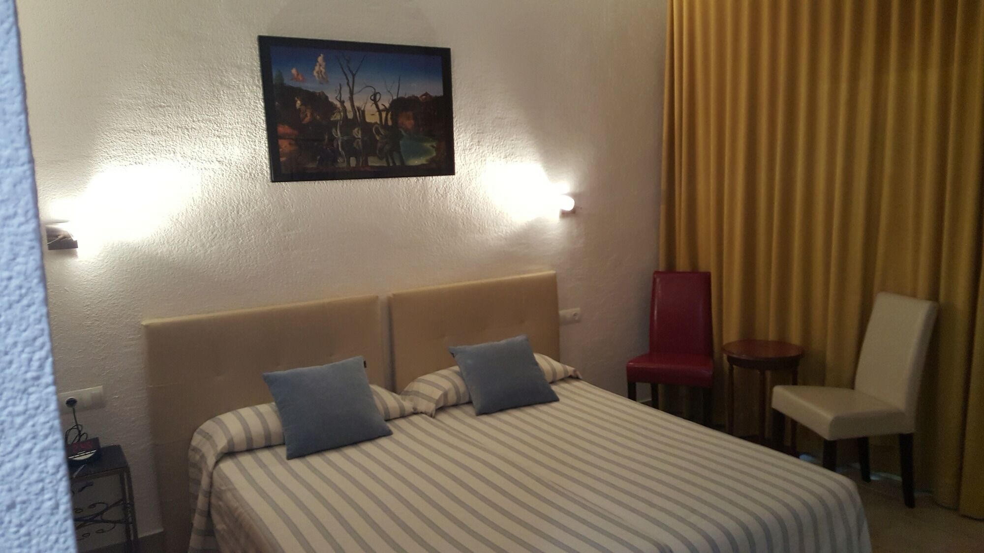 פלאמוס Hostal Residencia Catalina מראה חיצוני תמונה