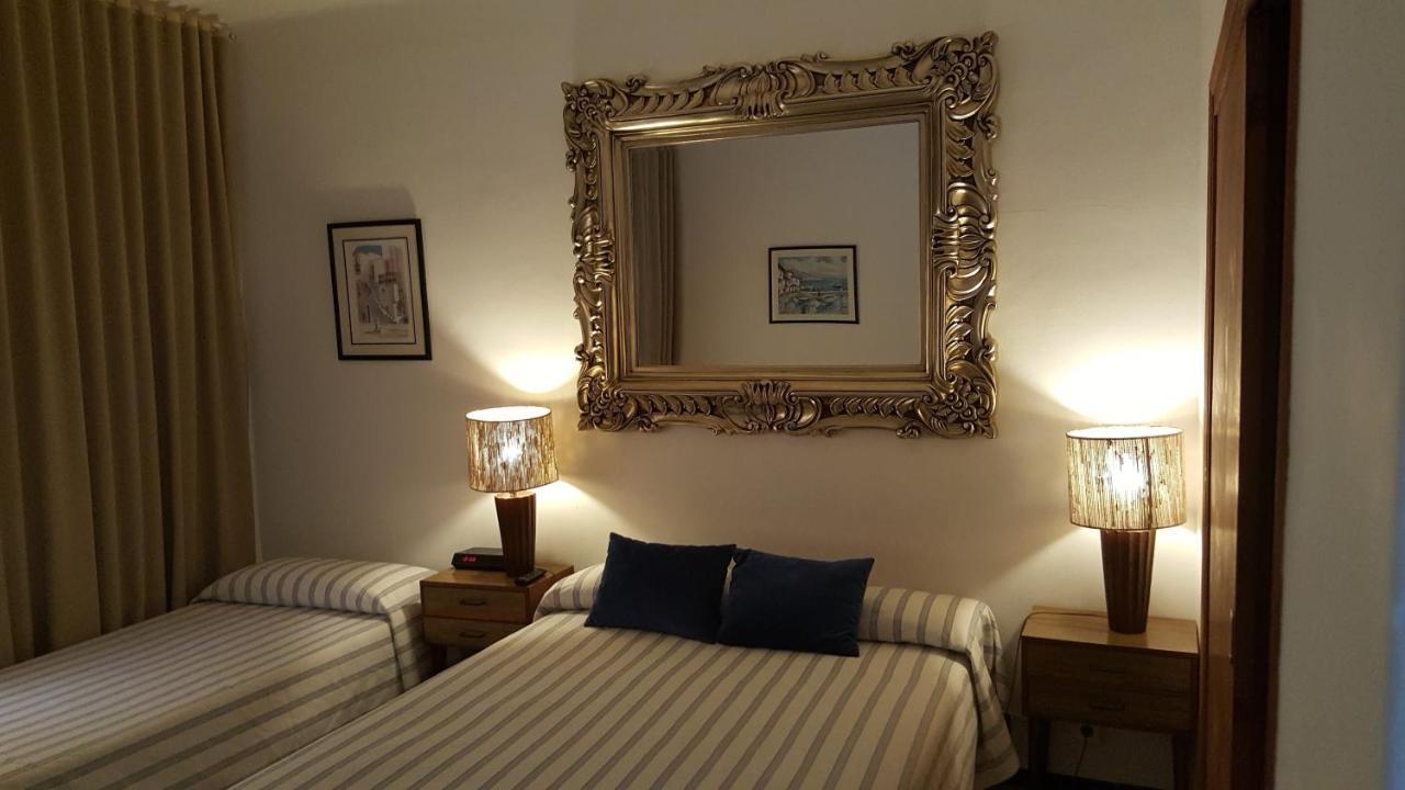 פלאמוס Hostal Residencia Catalina מראה חיצוני תמונה